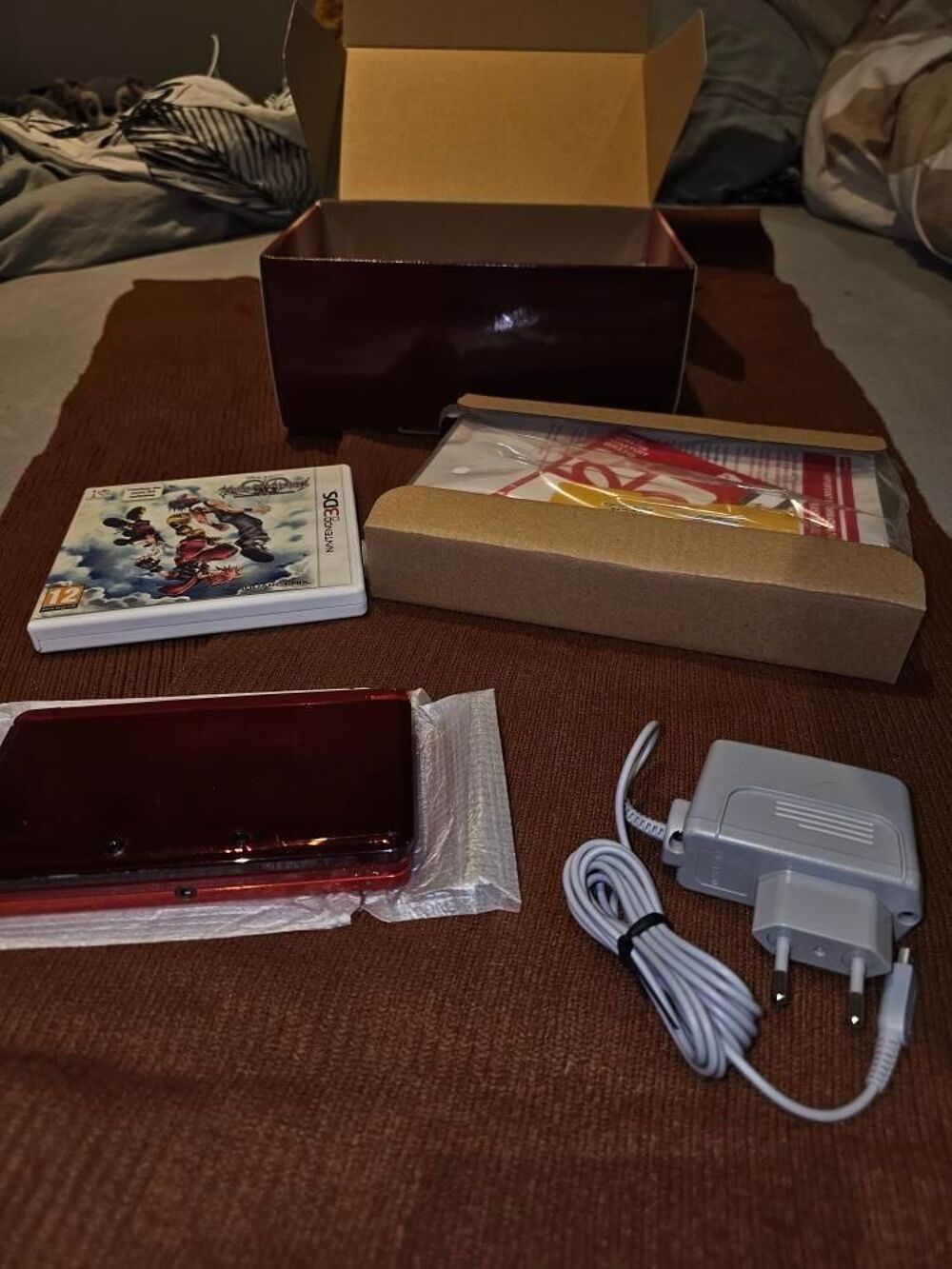 3ds rouge m&eacute;tallique + jeu Kingdom Hearts Consoles et jeux vidéos