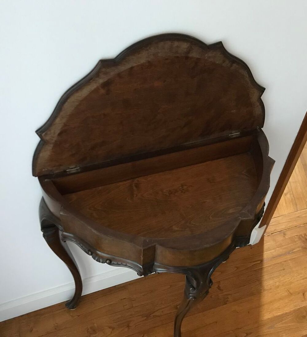 PETITE TABLE ANCIENNE EN PARFAIT ETAT BOIS MASSIF Meubles