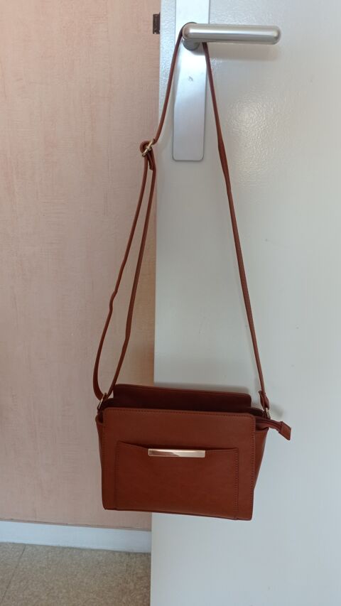 Sac  main, Corail, la Hall 8 Bonneuil-sur-Marne (94)