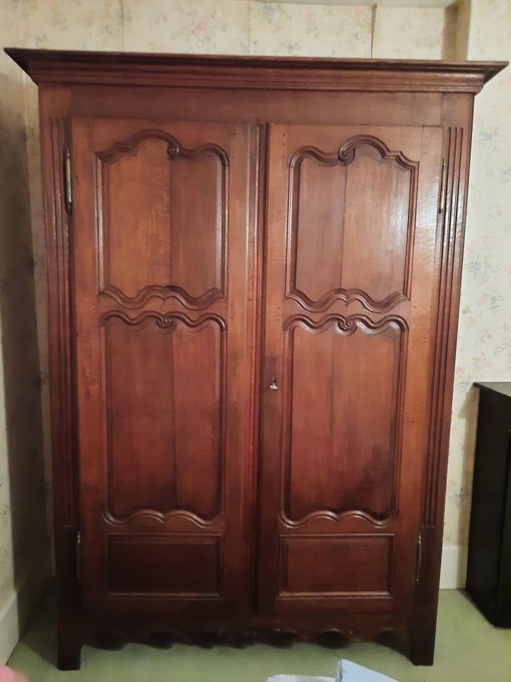 Belle grande armoire ch&ecirc;ne traditionnelle Meubles