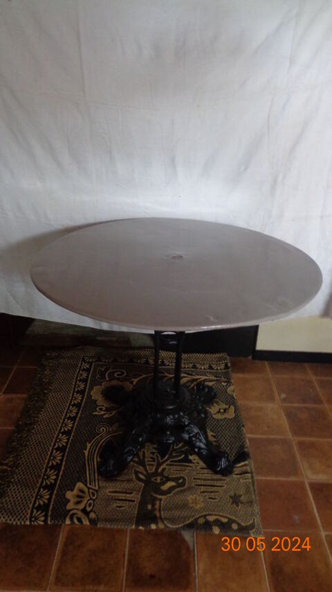 TABLE DE JARDIN FRANAISE  LV PARIS  LOUIS VUITTON 900 L'Isle-Jourdain (32)