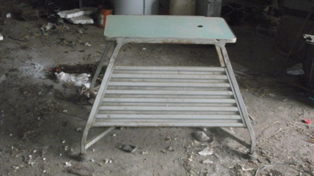 Table t&eacute;l&eacute;vision ann&eacute;es 1970 Meubles