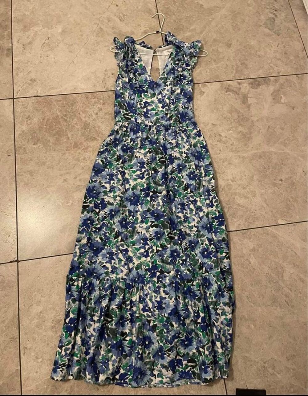 robes femmes taille S diff&eacute;rentes marques Vêtements