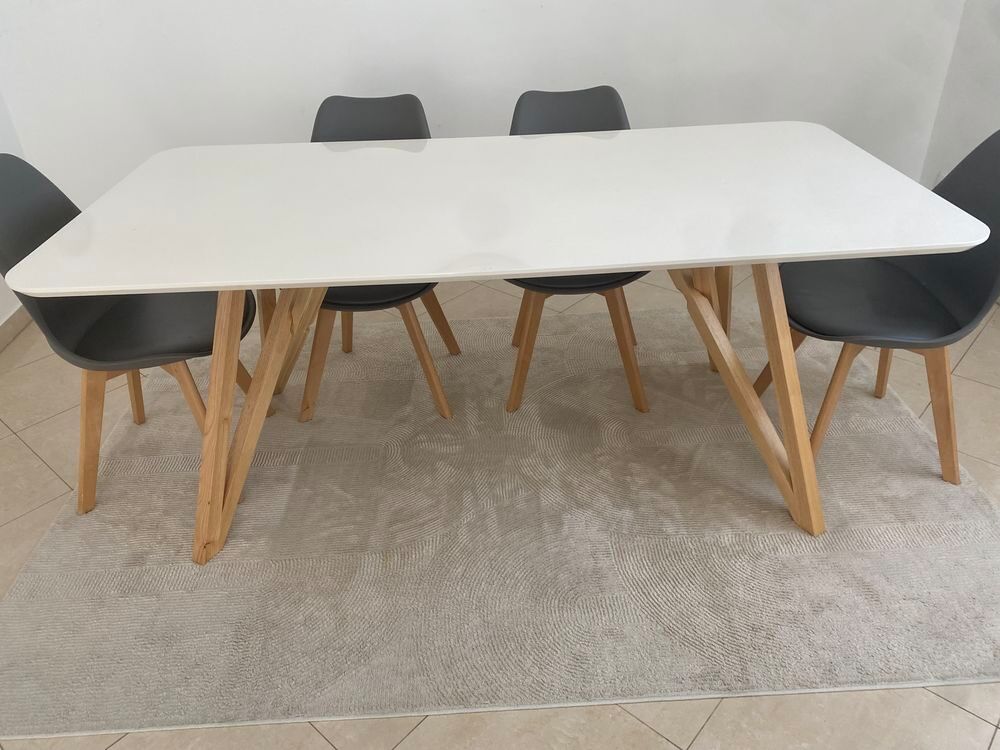Table salle &agrave; manger et chaises Meubles