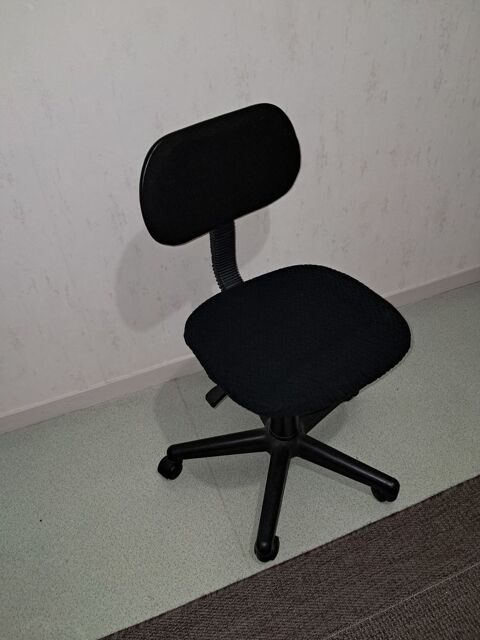 Chaise de bureau à roulettes noire 20 Auxerre (89)