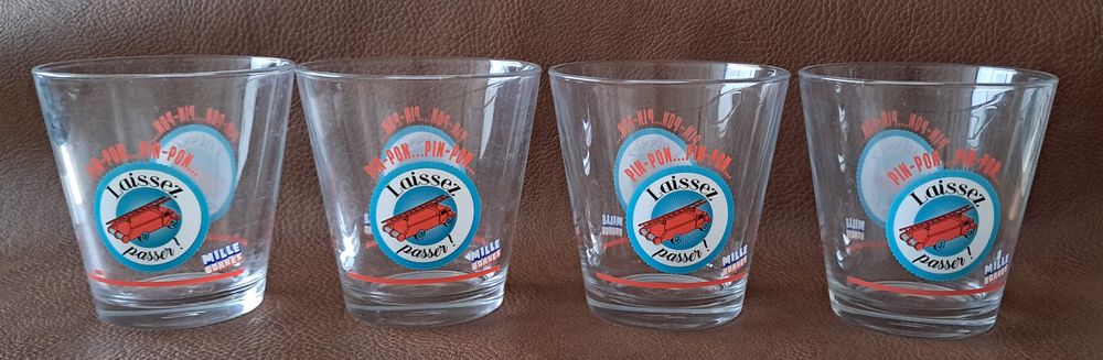 lot de 4 verres publicitaire du jeu des mille bornes 
