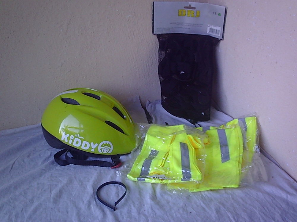 Cyclisme &amp; V&eacute;lo (casque, pochette porte-plans...) Sports