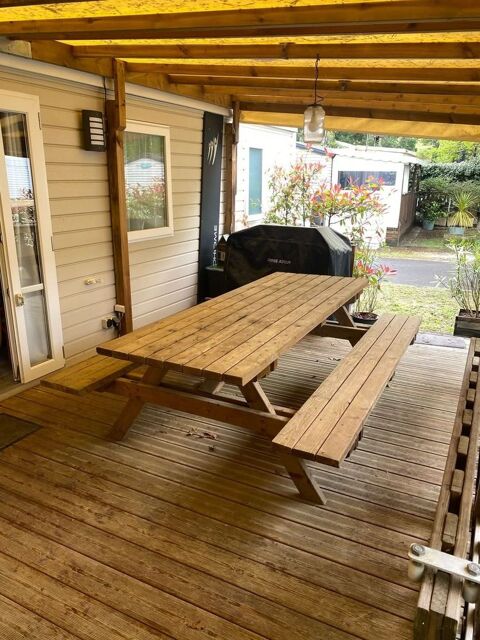 AV TABLE BANCS EN PIN CLASSE 4 
QUALITE ARTISAN  0 Le Pian-Mdoc (33)