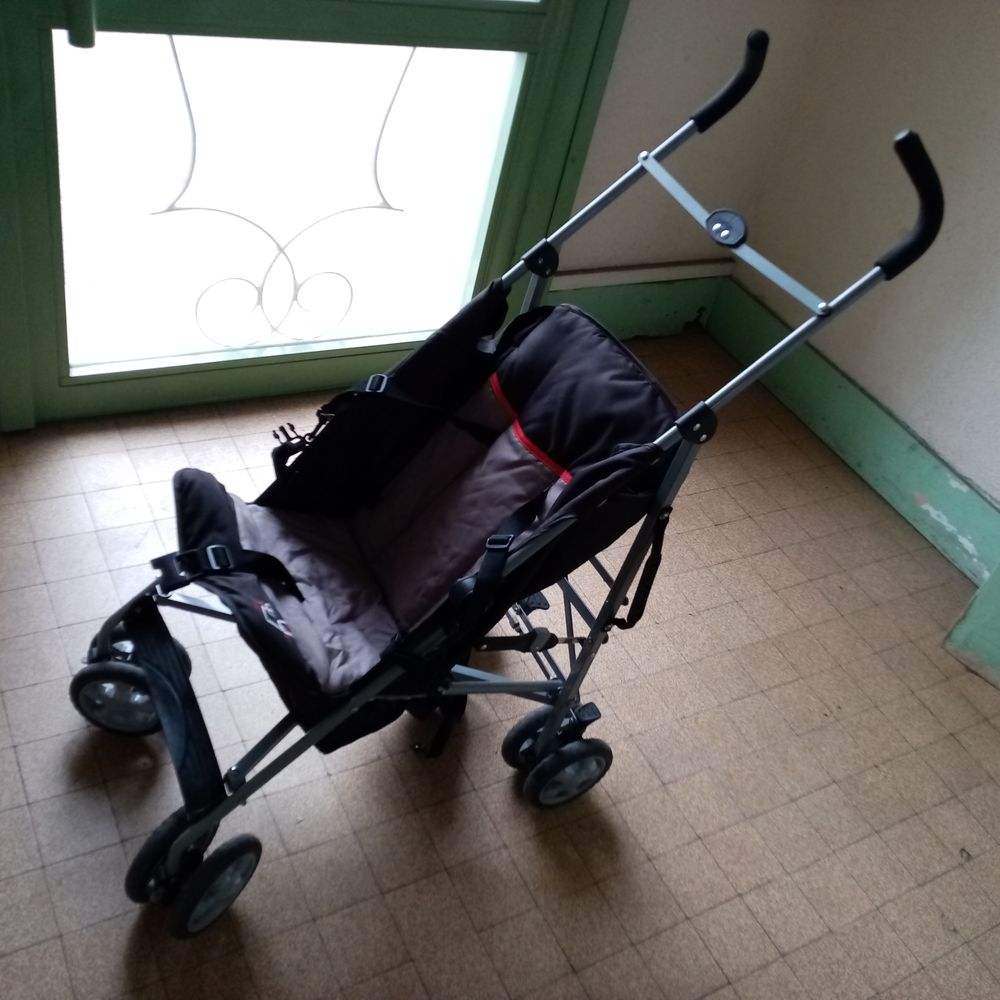  POUSSETTE PLIABLE + POUSSETTE COSI Pu�riculture