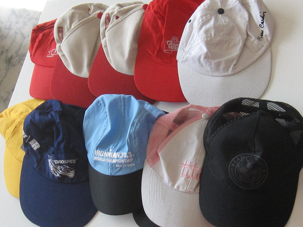 10 casquettes divers Vêtements