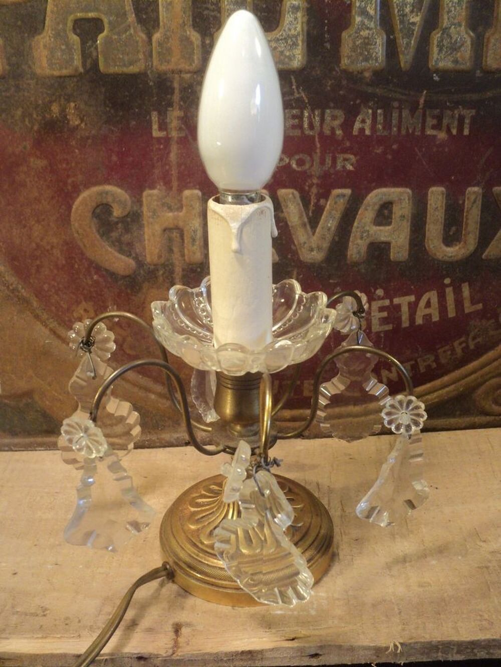 Petite Lampe Bougeoir &agrave; Pampilles Cristal et Bronze. Décoration