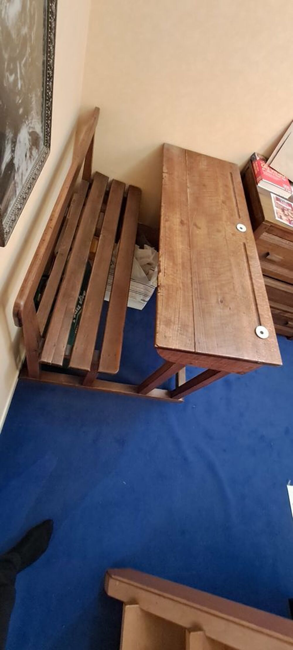 Banc d'&eacute;colier 
Meubles
