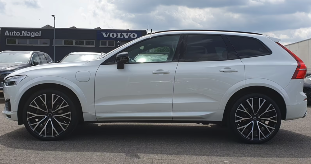 XC60 T6 Recharge AWD 253 ch + 145 ch Geartronic 8 R-Design 2021 occasion 59000 Lille