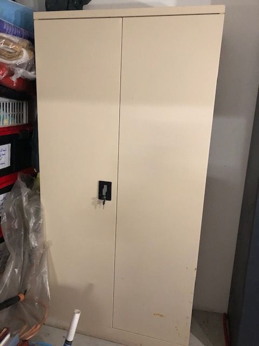 armoire en m&eacute;tal Meubles