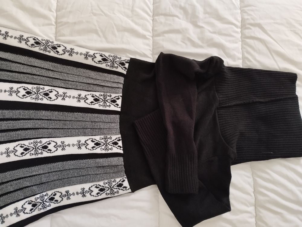 Tr&egrave;s jolie robe noire pour un r&eacute;veillon dans le froid Vêtements