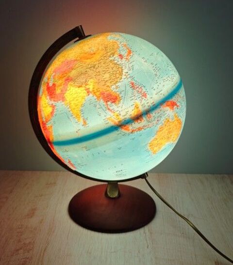 Globe illumin� en relief diam�tre 29 cm 200 Metz (57)