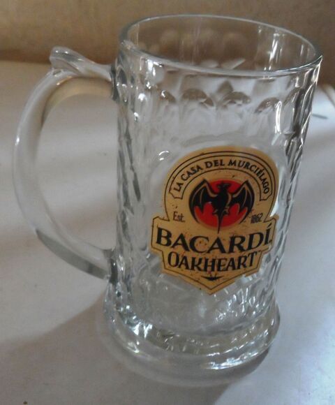 Chope à bière en verre Bacardi neuve - vintage - 25 cl 
10 Castries (34)