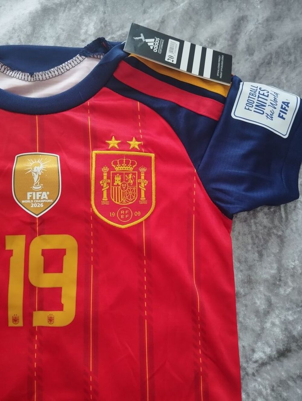 Nouveau short et maillot Espagne 2 &eacute;toiles enfant championne Sports