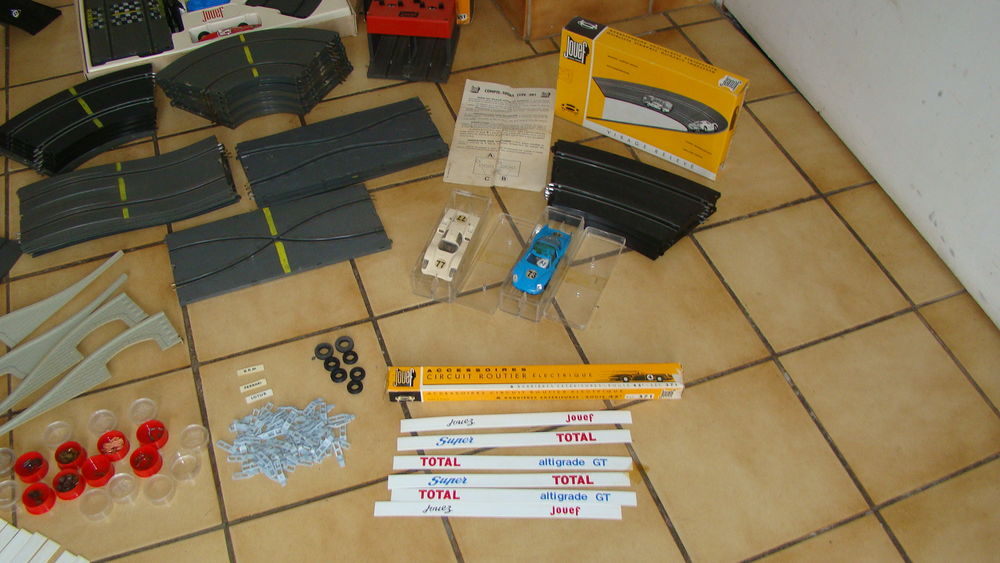 Circuit Record 64 Baby Jouef + accessoires - ann&eacute;es 1960
Jeux / jouets