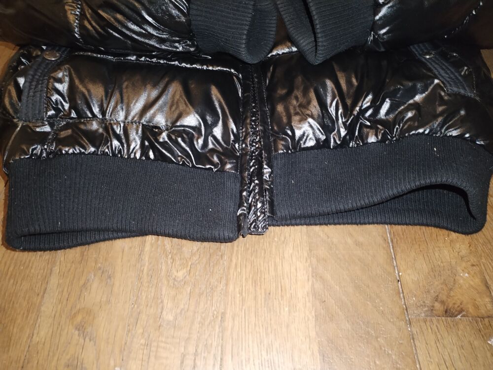 Doudoune brillante bien gonfl&eacute;e KAPORAL (taille M) Vêtements