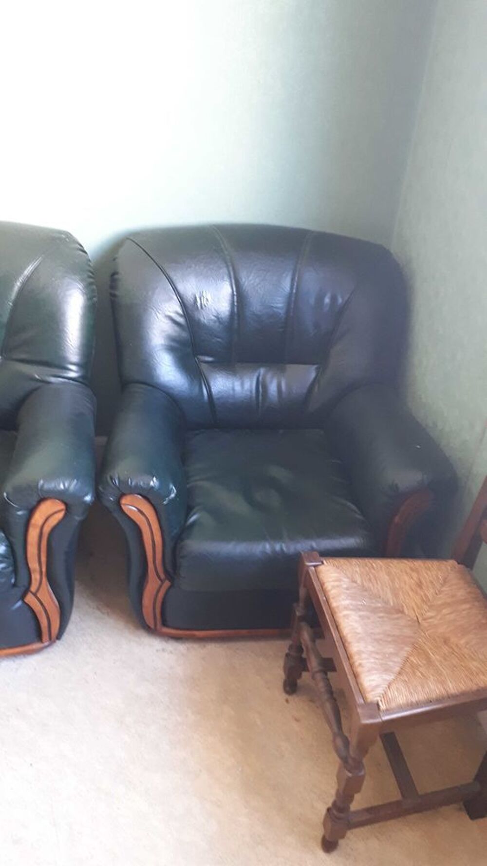 meuble de chambre, buffet salle &agrave; manger, canap&eacute; + 2 fauteuil, table, chaise + plein d autre chose Meubles
