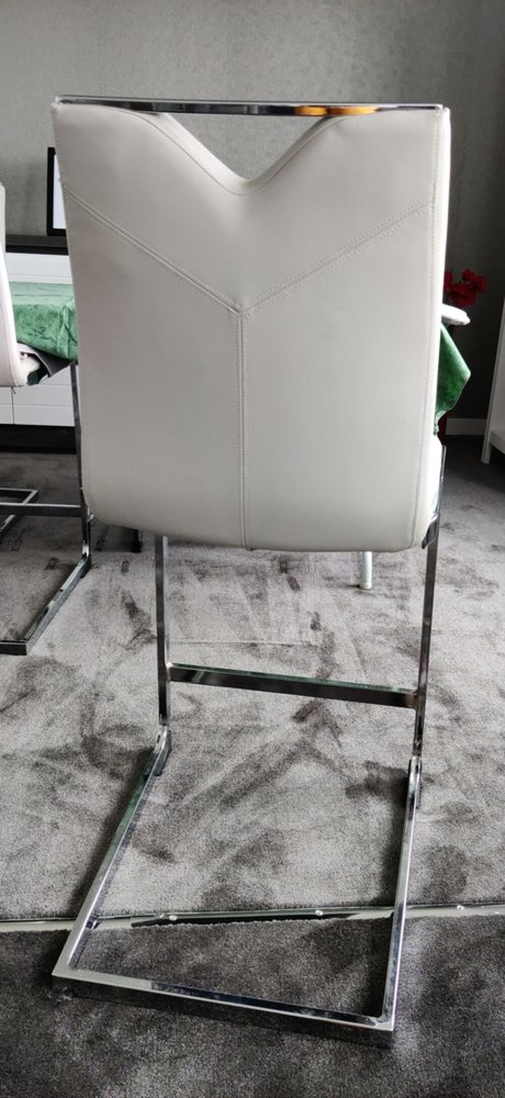 4 chaises hautes Meubles