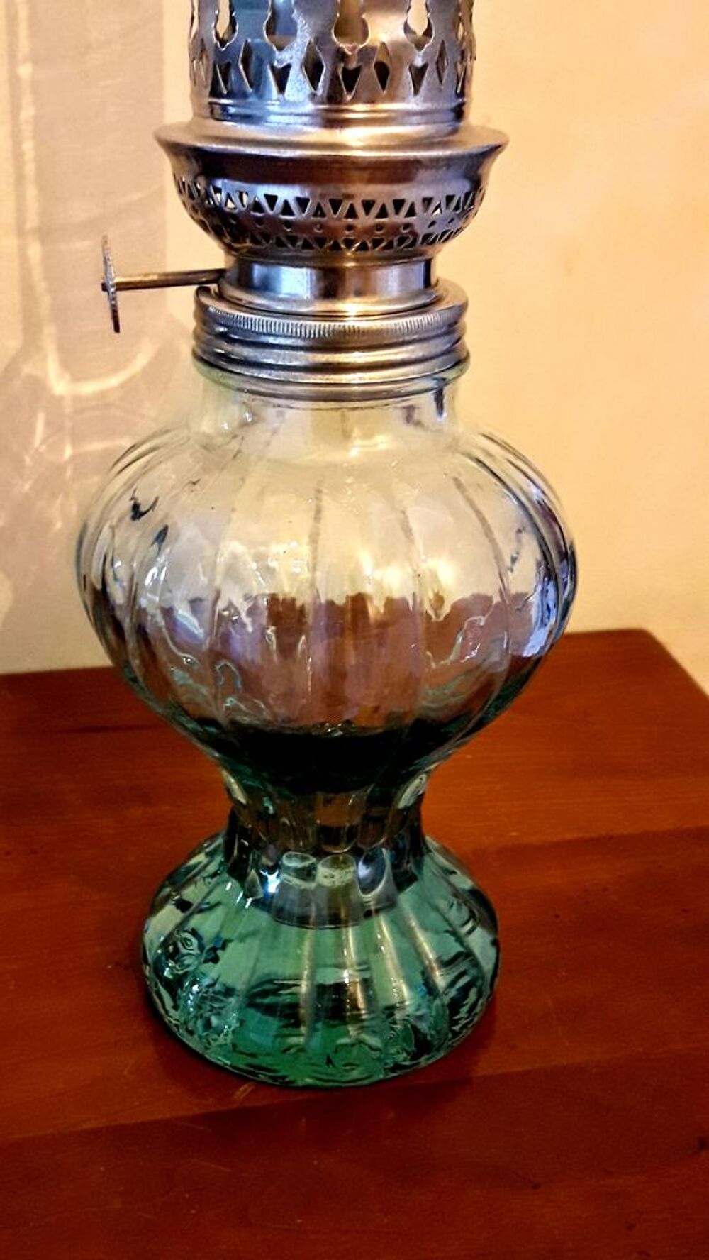 Lampe &agrave; p&eacute;trole pied en verre couleur &eacute;meraude Décoration