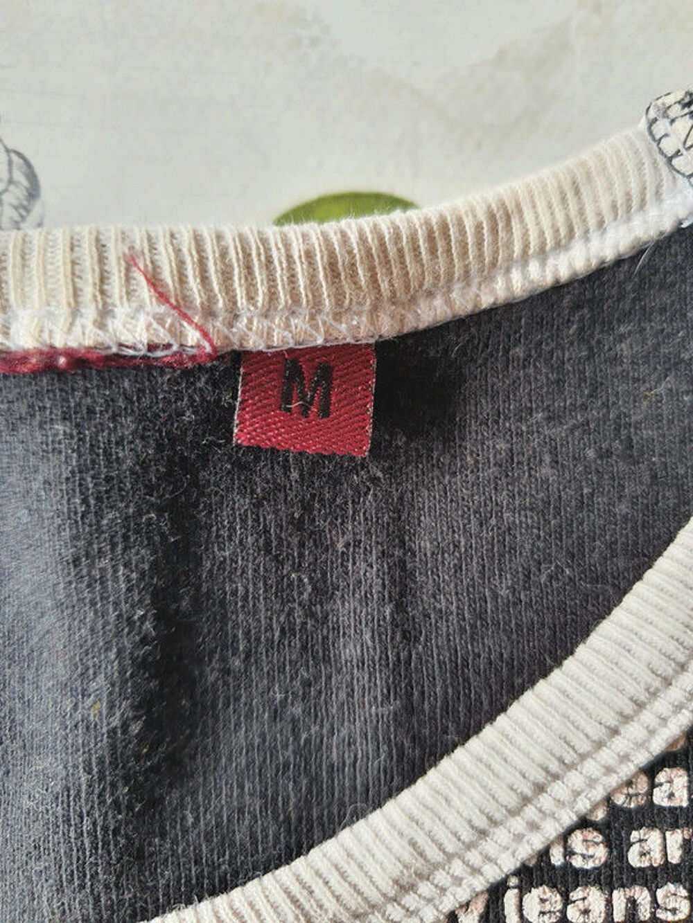 tee-shirt/d&eacute;bardeur noir 
38 Vtements