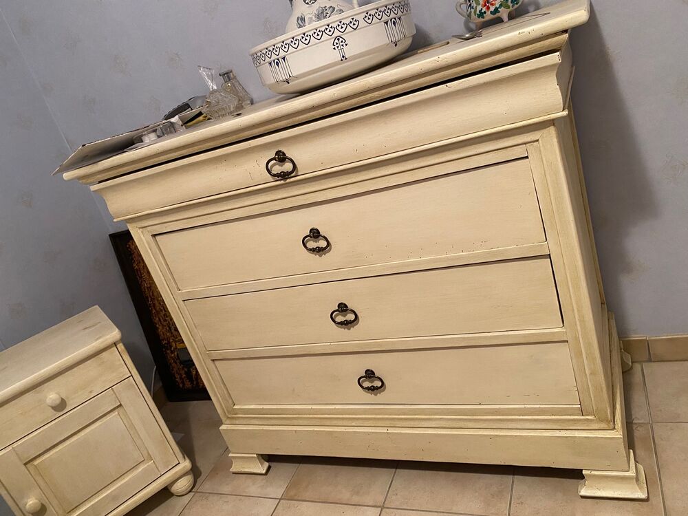 Commode style Louis-Philippe relook&eacute;e cr&egrave;me / patin&eacute;e - 4 ti Meubles