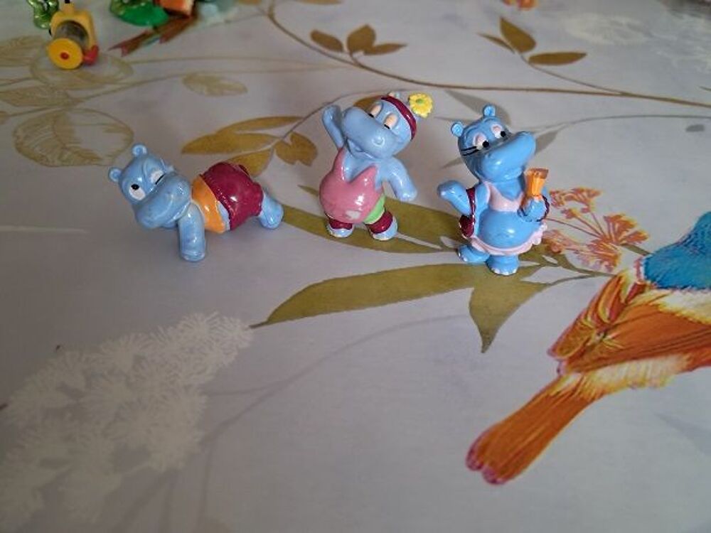 Kinder vintage crocodile hypo pinguin nain fantome coyote 