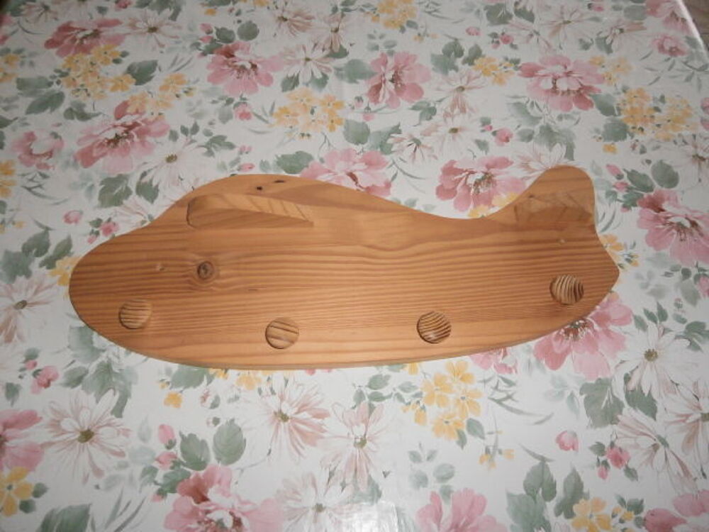
Porte-manteaux bois forme avion pour enfants Décoration
