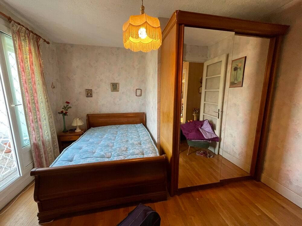 n
chambre a coucher de style et de qualit&eacute; en tr&egrave;s bon &eacute;tat, Meubles