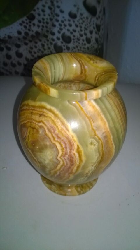 Pot vase en Onyx  
Superbe etat
Couleurs vert brun orange
90 Talange (57)