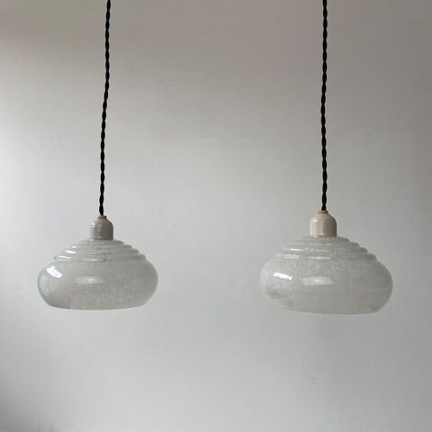 PAIRE D'ANCIENNES SUSPENSIONS EN VERRE DE CLICHY VINTAGE
135 Lille (59)
