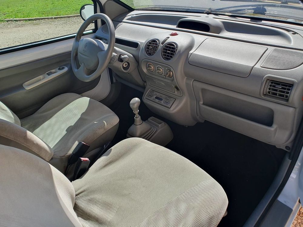 Twingo 1.2i Pack Clim 2000 occasion 86600 Coulombiers