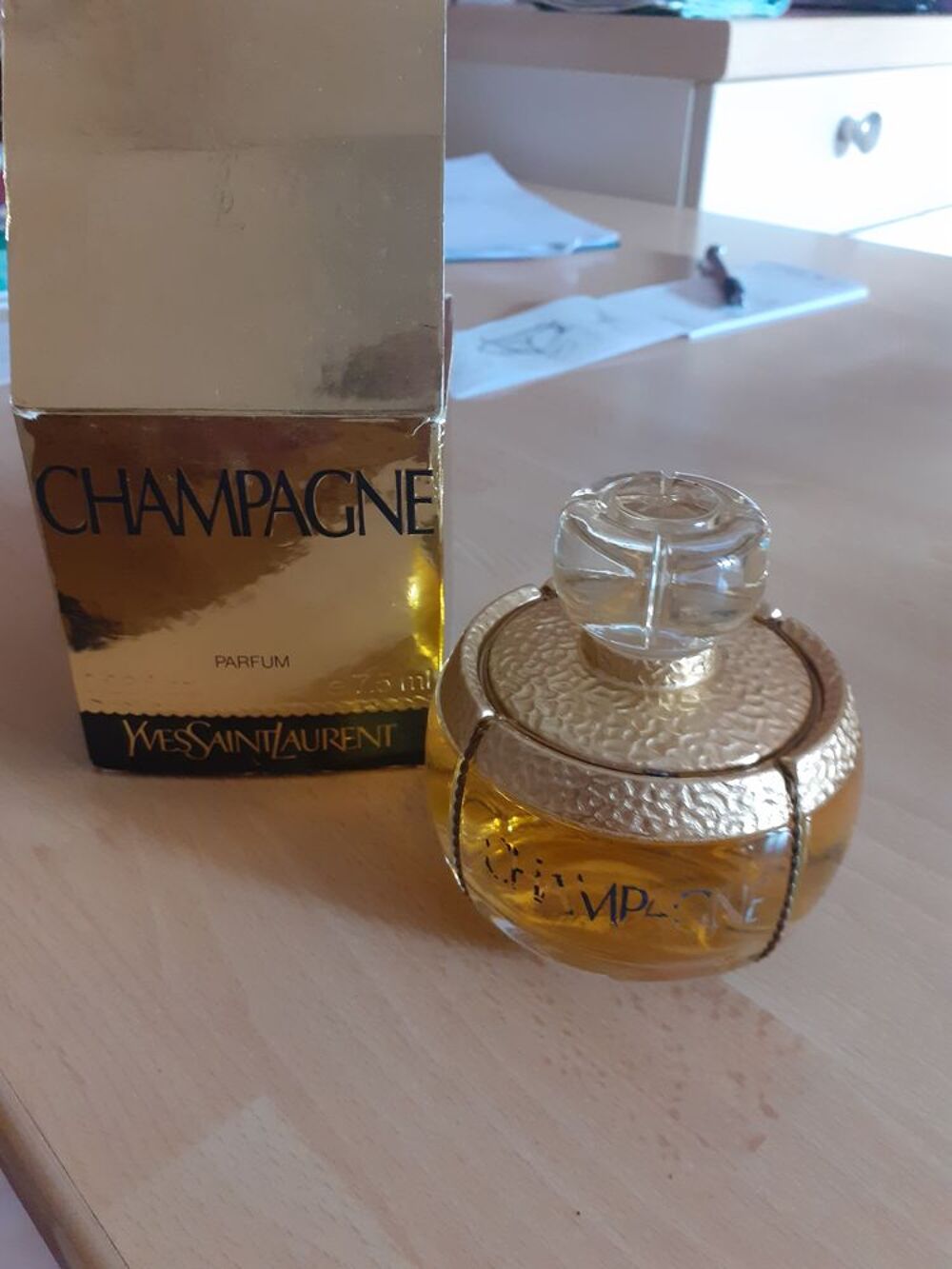 Le Parfum jamais commercialis&eacute; de Saint-Laurent, "Champagne" 