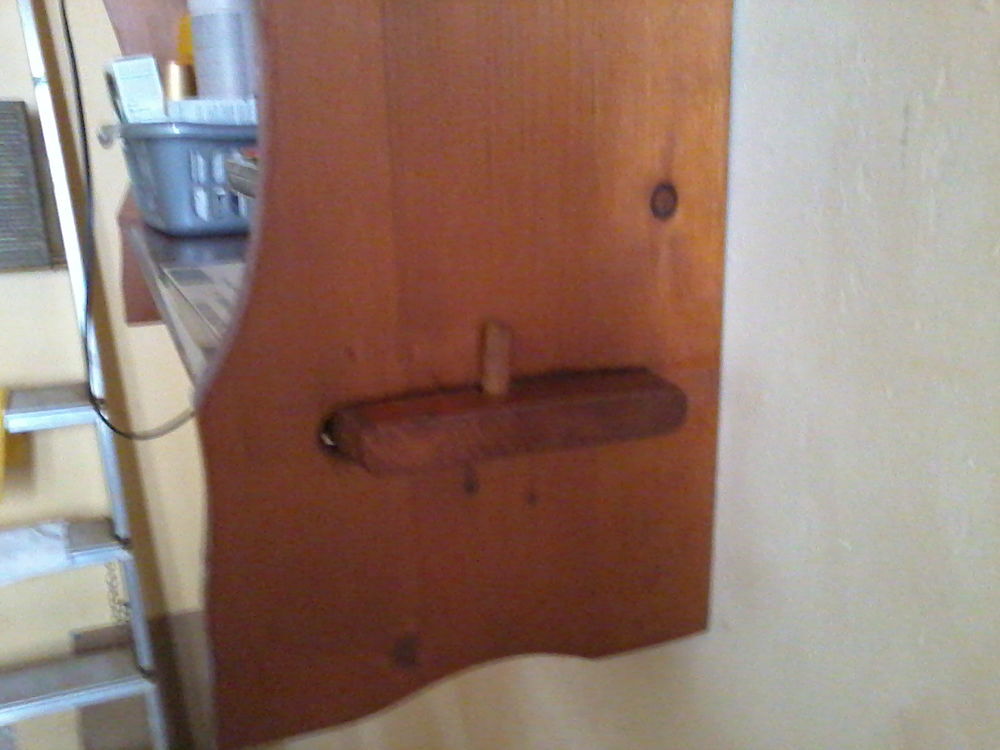 ETAGERE MURALE EN PIN VERNIS Meubles