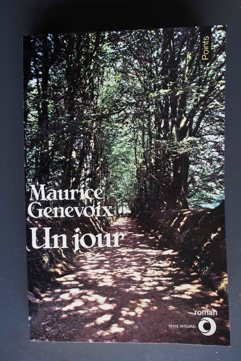 UN JOUR - Maurice Genevois,
Livres et BD