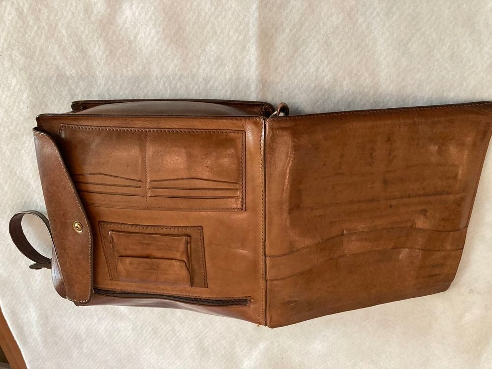 Sac de loisirs en cuir Homme. Maroquinerie