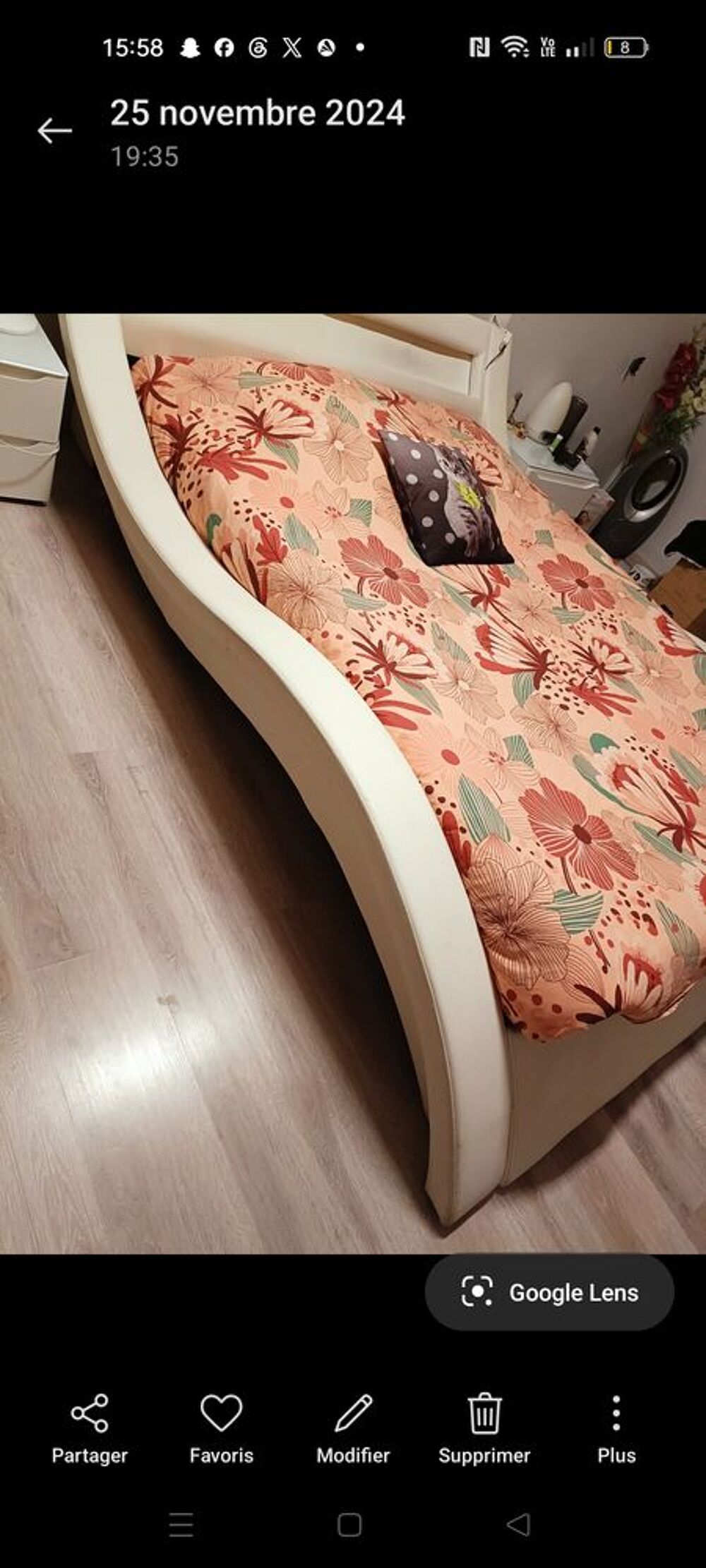 Lit blanc 2 places avec matelas bon &eacute;tat Meubles