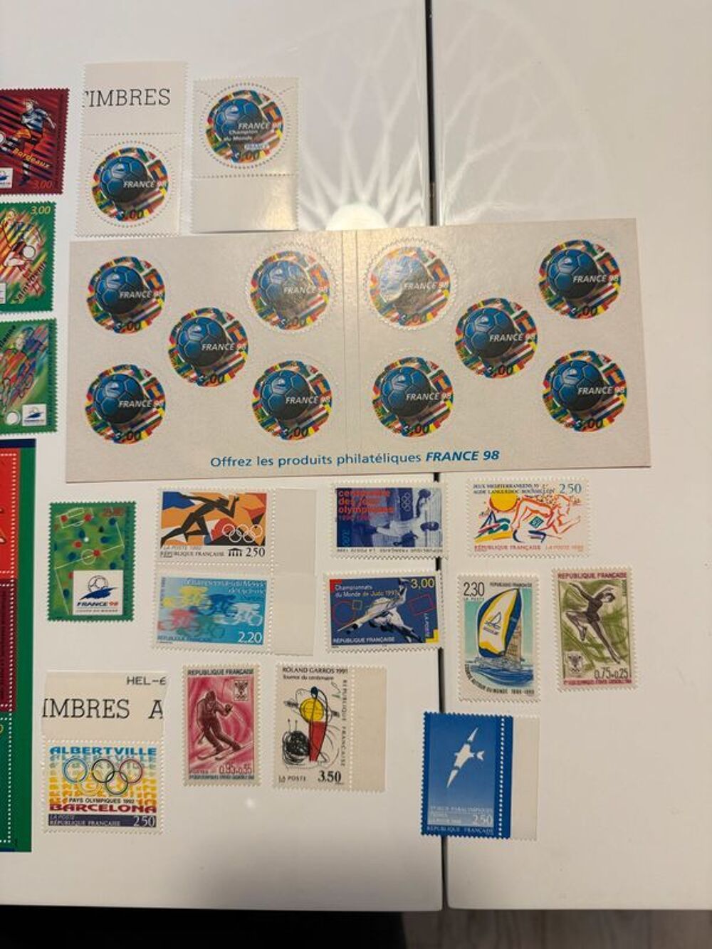 Lot de 77 timbres NEUFS th&egrave;me Sport 