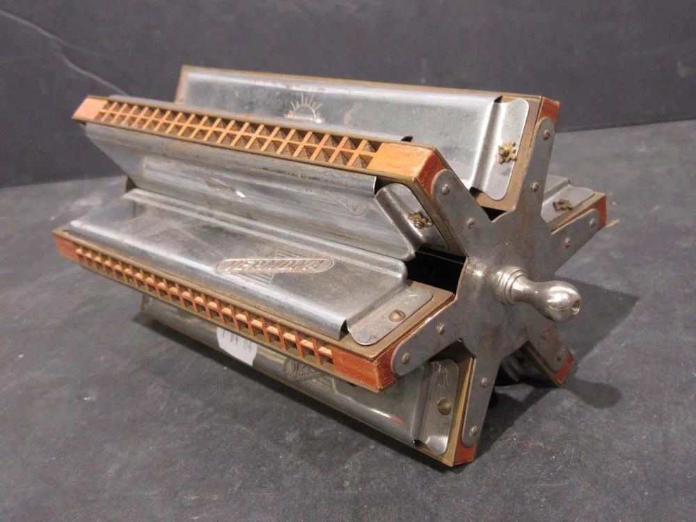  Accord&eacute;ons &agrave; des prix sacrifi&eacute;s, suite renouvellement Instruments de musique