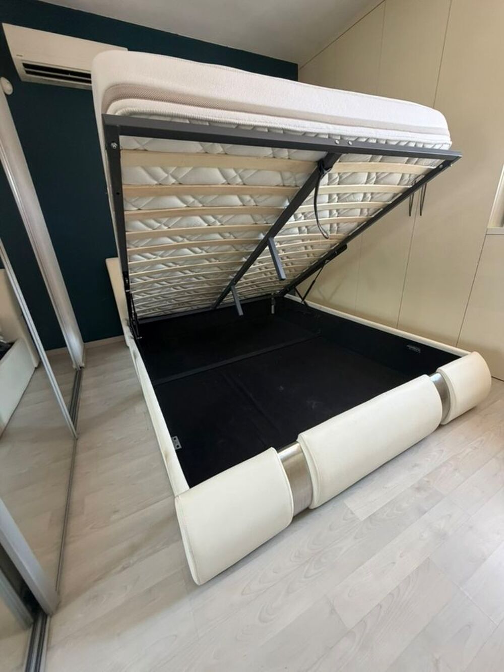 Lit coffre avec matelas neuf Meubles