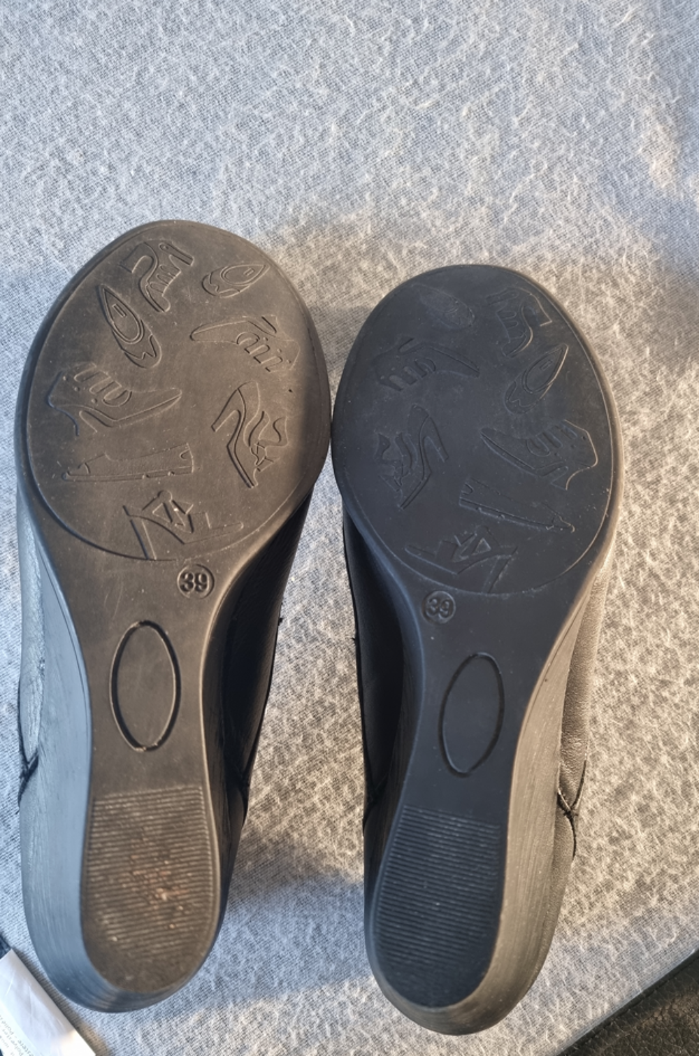 Paire de chaussures &agrave; talon compens&eacute; P.39 Chaussures