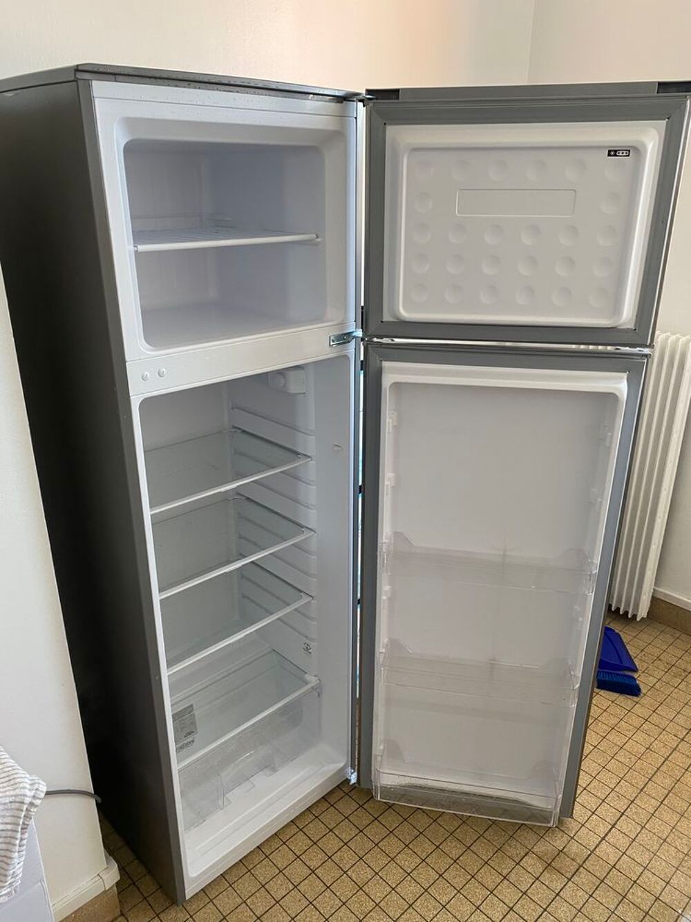 Frigo/cong&eacute;lateur VALBERG
Electrom�nager