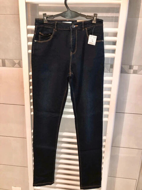 Jeans slim taille haute Kiabi neuf taille S  8 euros
8 Montral (32)