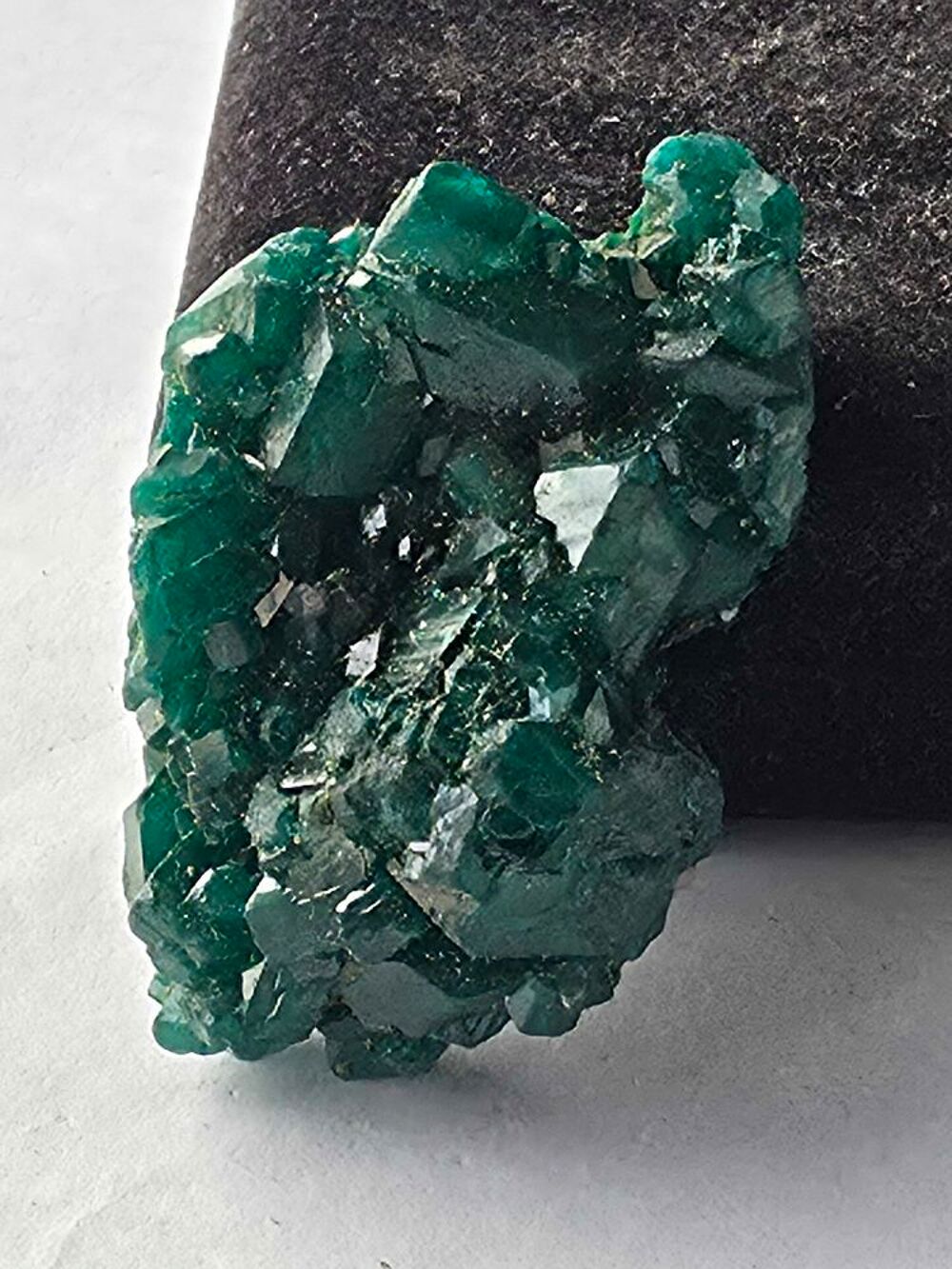 Min&eacute;ral Rare : Dioptase sur Matrice du Katanga (RDC)-27g 