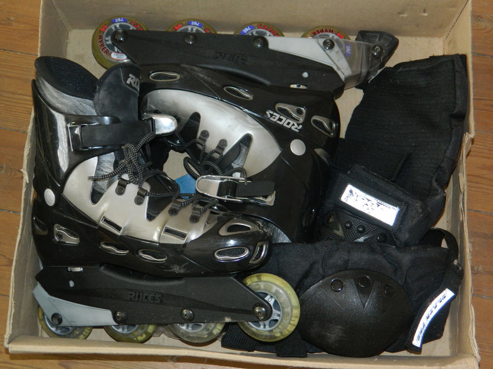 UNE PAIRE DE ROLLERS EN ETAT NEUF Jeux / jouets