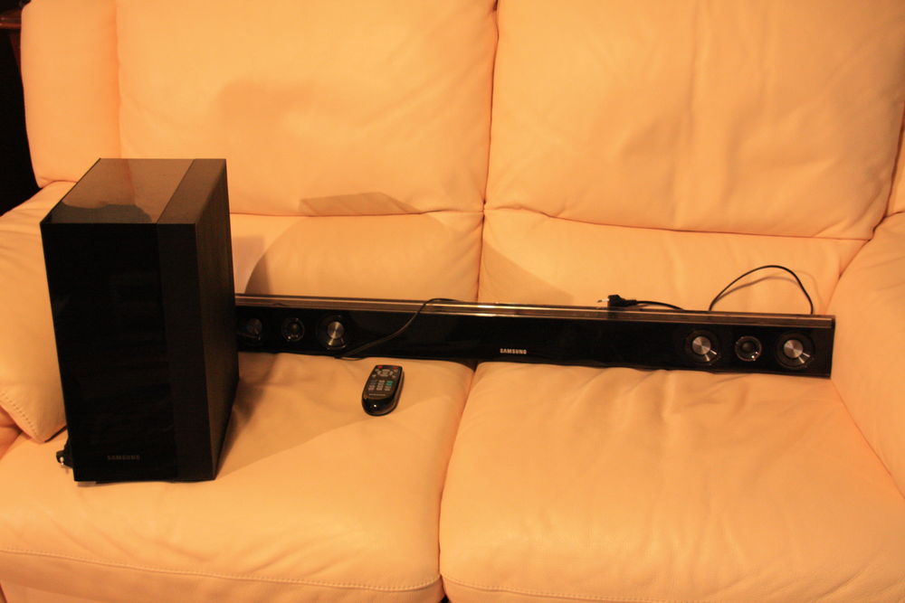 Barre de Son SAMSUNG noire HW. C450 +Caisson de grave.
Audio et hifi