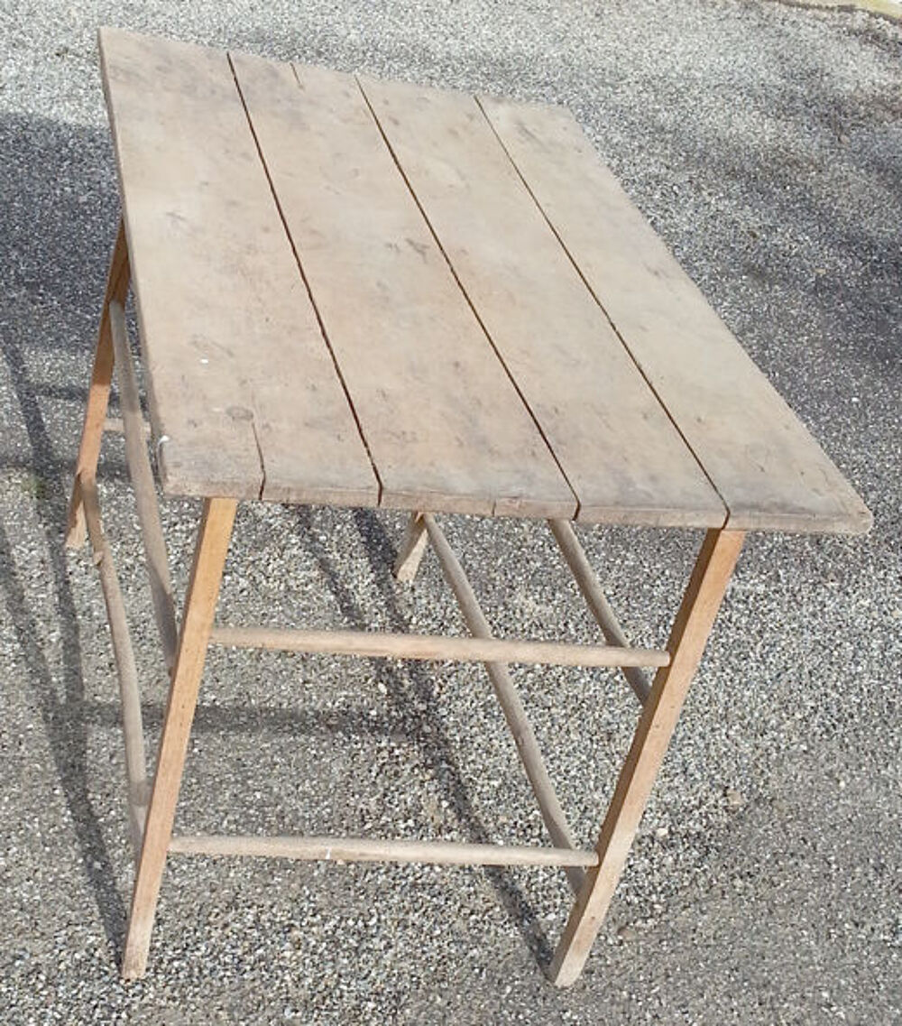 Jolie table bois d'artisan de style ancien Meubles